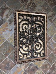 Customized Tableaux faux iron accent